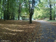 L'esplanade du kiosque depuis la promenade